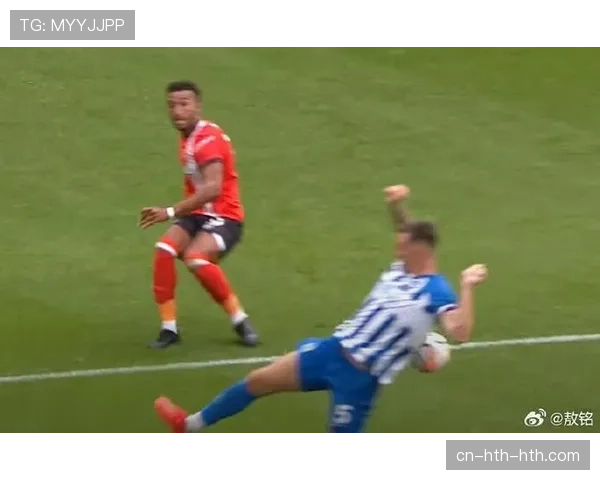 英超联盟宣布，下赛季起将试行比赛用球内嵌芯片，以辅助越位判罚